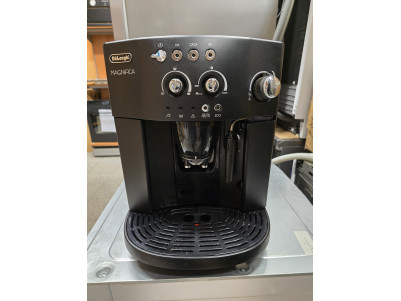 Kavos aparatas DeLonghi ESAM4000B (Naudotas)